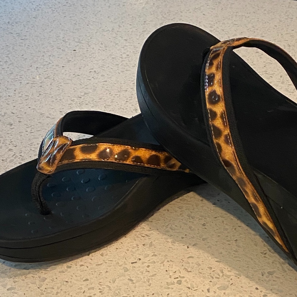 Vionic Leopard Print High Tide Platform Sandals